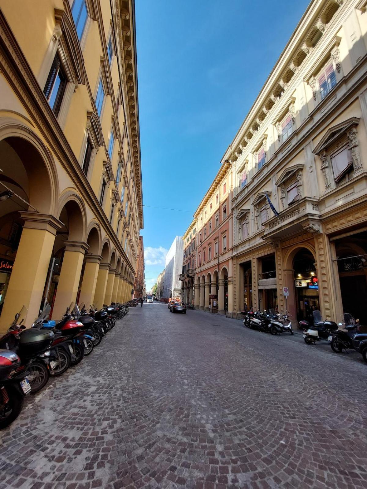 Monolocale Sui Tetti Di Bologna - Via Indipendenza Lejlighed Eksteriør billede