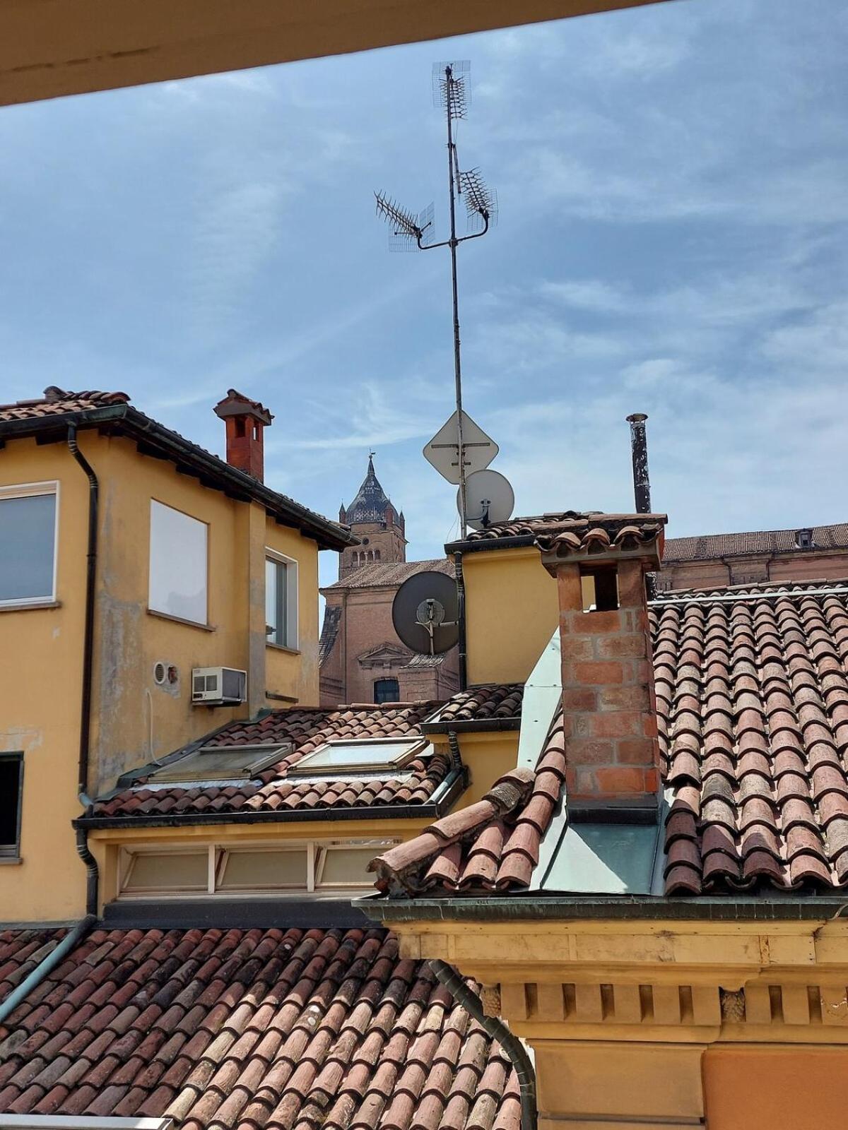 Monolocale Sui Tetti Di Bologna - Via Indipendenza Lejlighed Eksteriør billede